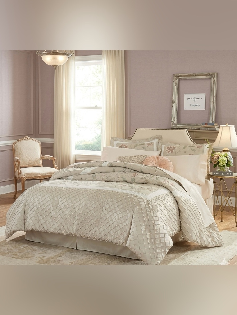 Jaclyn Smith Full Comforter Set in Cream and Blush. New in Packaging.